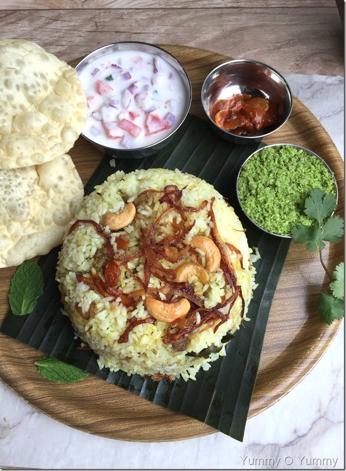 Malabar Beef Biriyani Combo with Cut Vegetables Serves for 2-3 People (Beef, Rice, Onions, Tomato, Green Chilly, Mint Leaves, Curry Leaves, Coriander Leaves, Peeled Garlic, Peeled Ginger, Lemon, Spices Kit, Salad Cut, Pappadam, and Pickle)